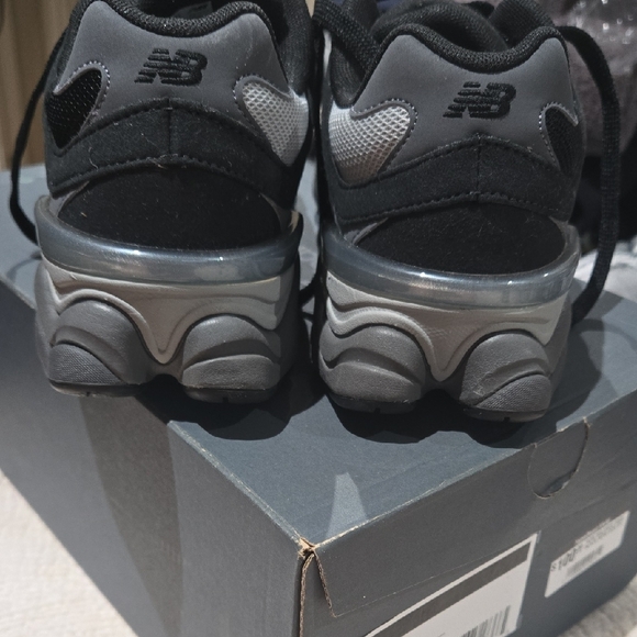 New Balance 9060 - Picture 3 of 7